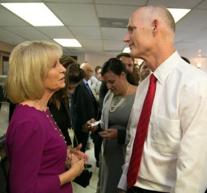 Governor Rick Scott and Commissioner Murman visit West Tampa small business owners and residents at Arco Iris.
