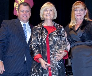 Rich Strehl, Executive Director of the Brandon Foundation, along with Foundation President, Rhonda Ory Williams, present Commissioner Sandy Murman with the Foundation’s first-ever Lifelong Achievement Award, honoring Sandy for her contributions to the community.
