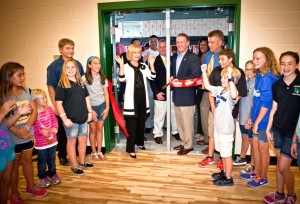 Commissioner Sandy Murman and Commissioner Ken Hagan help cut the ribbon at the grand opening of the Westchase Recreation Center.