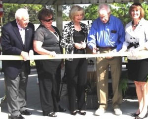 Commissioner Sandy Murman helps dedicate Shimberg Gardens in Town 'n Country along with Rob & Fran Gamester, Hinks Shimberg and Congresswoman Kathy Castor