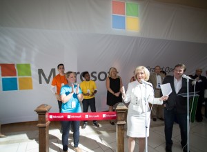 Commissioner Sandy Murman welcomes Microsoft to International Mall during a special ribbon cutting ceremony.